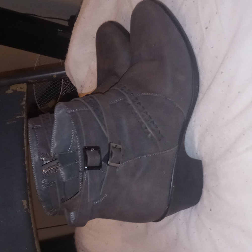 Like New Gray Boots